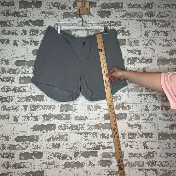 The north face | women gray shorts - Picture 5 of 11